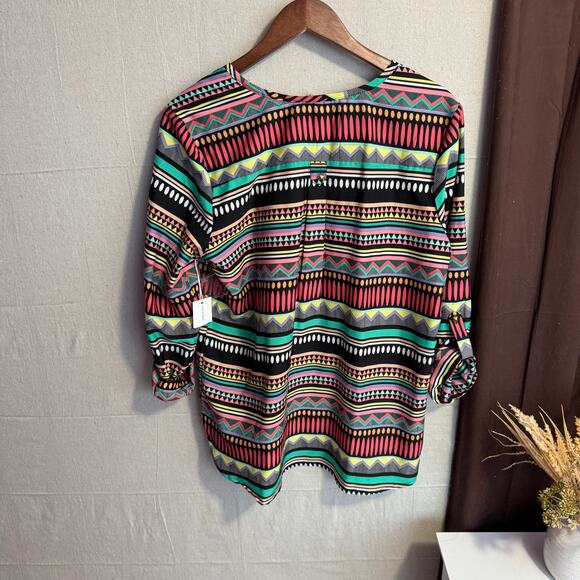 Live 4 Truth Size XL Colorful Lightweight Top NWT Abstract Extra Button - Picture 9 of 14